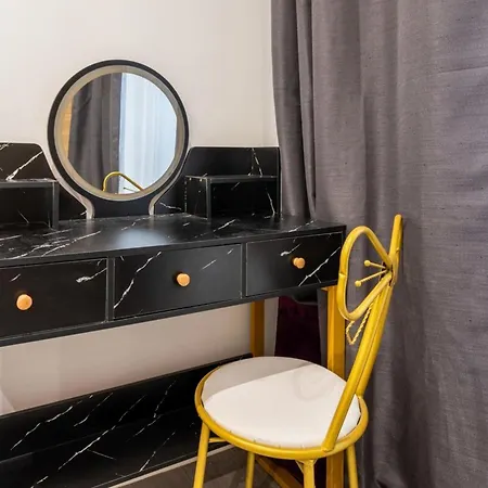 Apartment Stylish Contemporary 1bd Apartmentmenilmontant